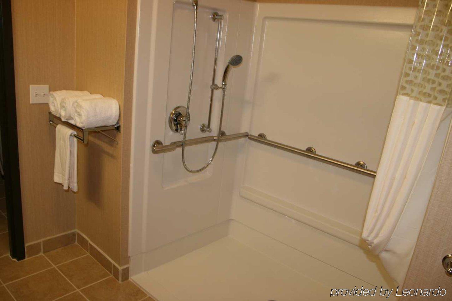 Hampton Inn & Suites New Castle, Pa Quarto foto